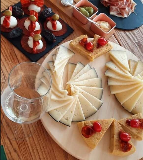 Mallorca: Bodega & Olives Minibustour with wine/oil tasting - Key Points