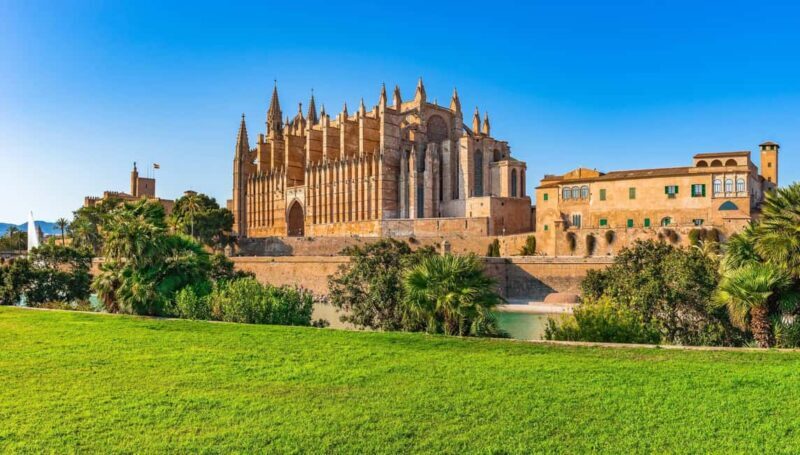 Mallorca: Cathedral tour, views of Bellver Castle, and ensaïmada - Who should consider this tour?