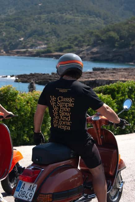 Mallorca: Half-day guided tour on a classic Vespa - The Experience at the Garage and the Ride