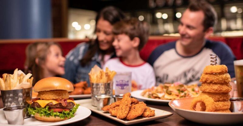 Mallorca: Hard Rock Cafe Entrance with Lunch or Dinner - Key Points