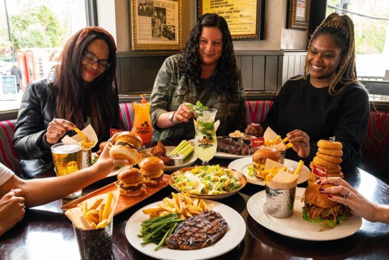 Mallorca: Hard Rock Cafe Entrance with Lunch or Dinner - Group Size, Timing, and Accessibility