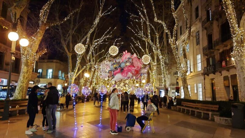 Mallorca: Palmas Winter Magic City Walk with Christmas Glow - The Itinerary Breakdown