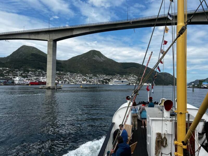 Måløy: Scenic Guided Boat Tour Through the Southern Fjords - What to Expect on the Tour
