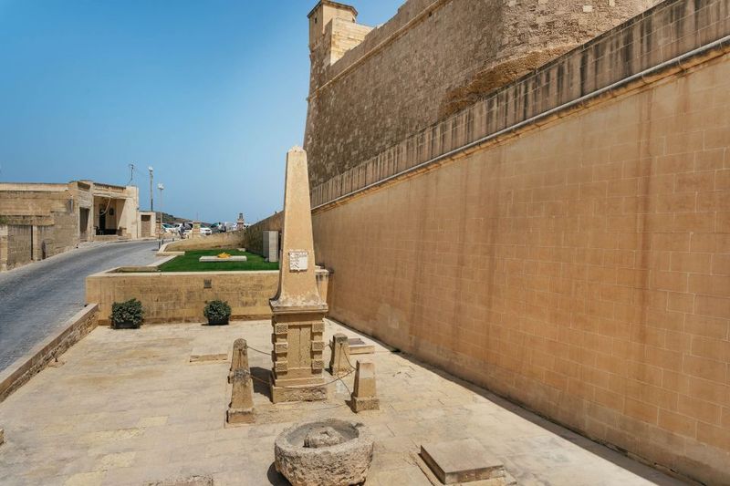 Malta: Gozo & Comino Islands, Blue Lagoon & Seacaves Tour - Ramla Bay: Beach Time That Balances the Itinerary