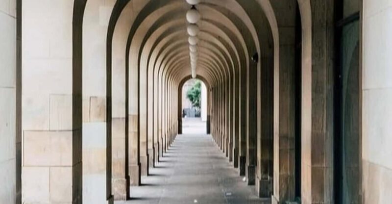 Manchester: Sightseeing Walking Custom Tour with a Guide - Key Points