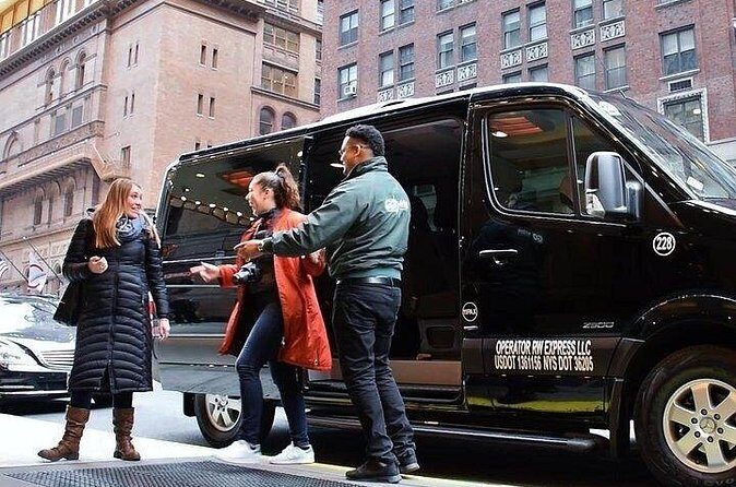 Manhattan to LGA: One Way Shared Departure Transfer - What Are the Drawbacks?