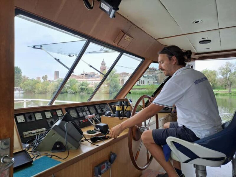 Mantua: Boat trip with a tour guide from the park to the port with the water lift - Key Points