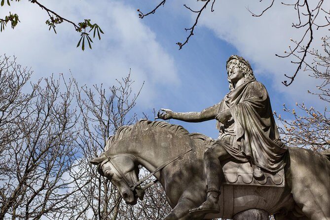 Marais semi private walking tour - A Deep Dive into the Marais Walking Tour