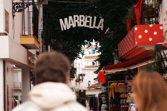 Marbella Old Town: Authentic Tapas Food Tour With Local Guide - The Guide and Group Dynamic