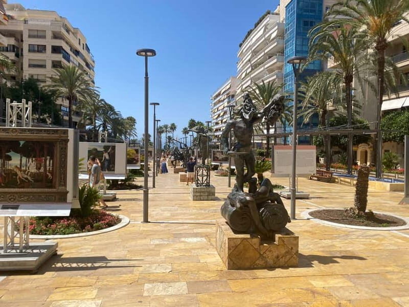 Marbella: Private guided city tour with tapas tasting - The Art and the Food
