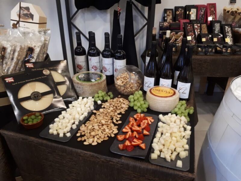 Marbella: Tour of the Old Town with Tapas & Wine - Key Points