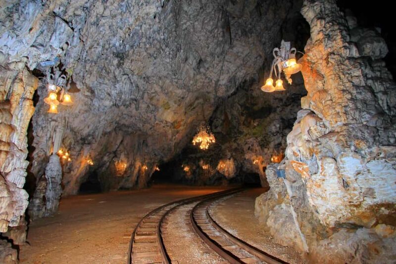 Maribor: Postojna Cave and Predjama Castle Day Private Tour - Key Points
