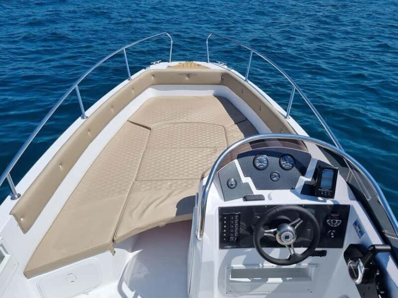 Marinello 590 Eden - Marinello 590 Eden: A Cozy Speedboat Adventure in Croatia