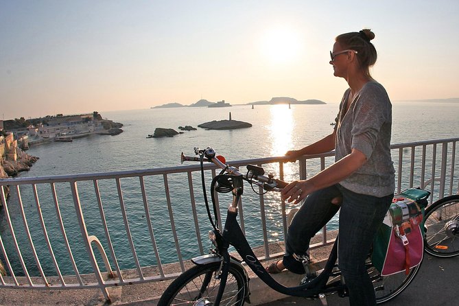 Marseille Grand E-Bike Tour : "le tour du Fada" - Stop 4: Vallon des Auffes, a tiny harbor with real character