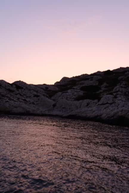 Marseille: sunset on a sailboat, buffet, and Provence wine - Key Points