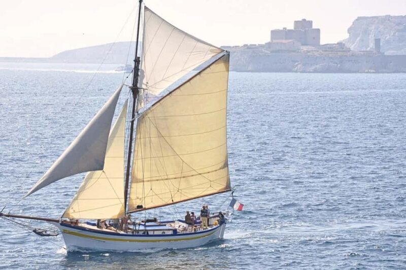 Marseille: sunset on a sailboat, buffet, and Provence wine - Practical Tips for a Great Experience