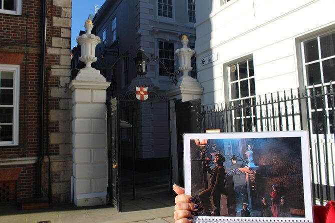 Mary Poppins Walking Tour of London - Fleet Street and Film Locations