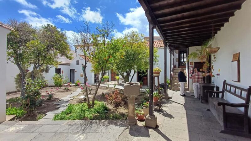 Maspalomas: Roque Nublo - hiking on volcanoes by Sky Rebels - An Honest Look at the Experience