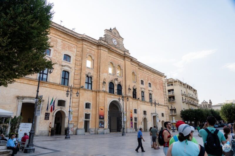 Matera Walking Tour with Casa Grotta & Rock Church Entry - Key Points
