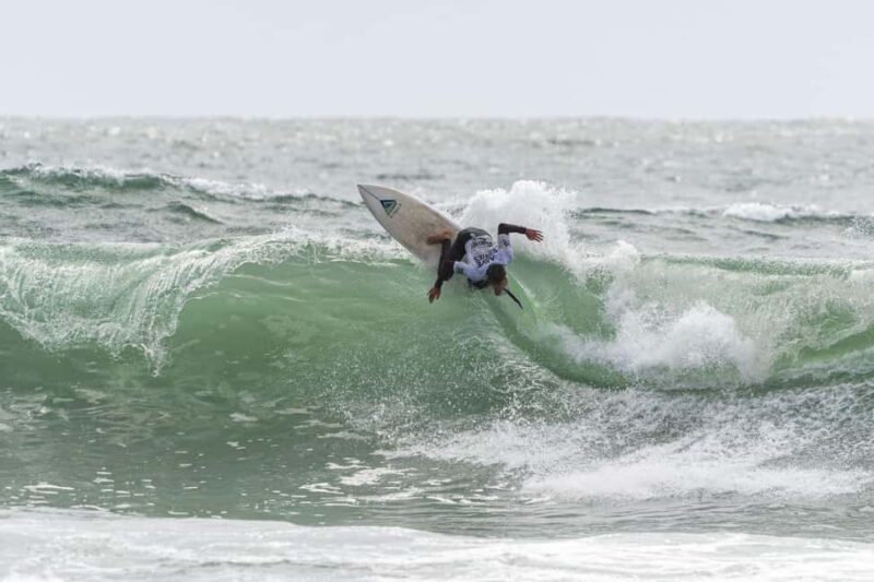 Matosinhos: Surf lesson with instructor. Option for surf lesson and healthy meal - Key Points