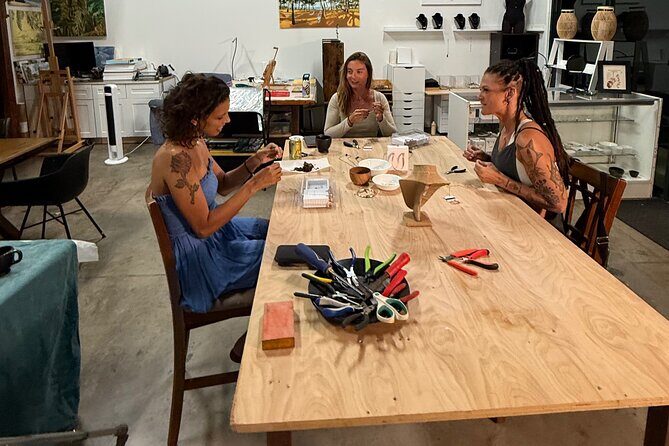 Maui Jewelry Making Class with Puka Shells and Pearls - FAQs About the Maui Jewelry Making Class