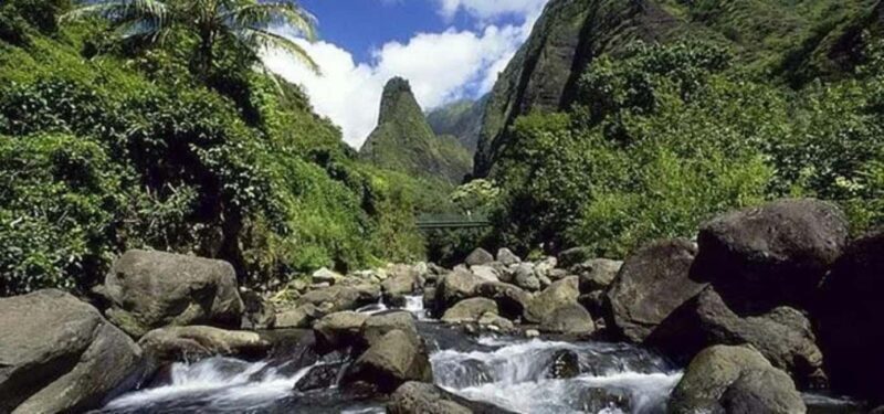 Maui: North Shore and Hana Highway Tour with Breakfast - Key Points