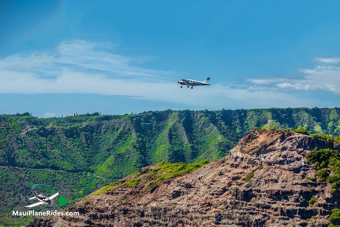 Maui *PRIVATE* Air Tour: Aquamarine & Emerald Dream: (2-5 People) - Key Points