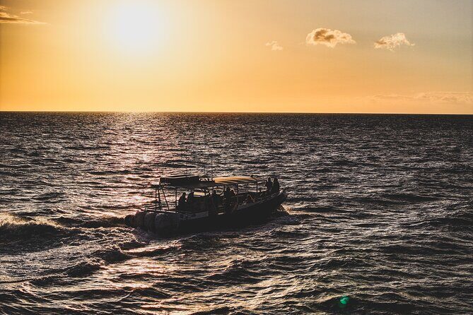 Mauna Kea Signature Sunset Coastline Cruise - Exploring the Mauna Kea Signature Sunset Coastline Cruise: A Relaxed Ocean Escape