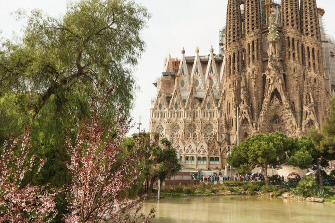 Max 6 People Full-Day Tour Barcelona, Sagrada Familia, Parc Guell - Practical Considerations