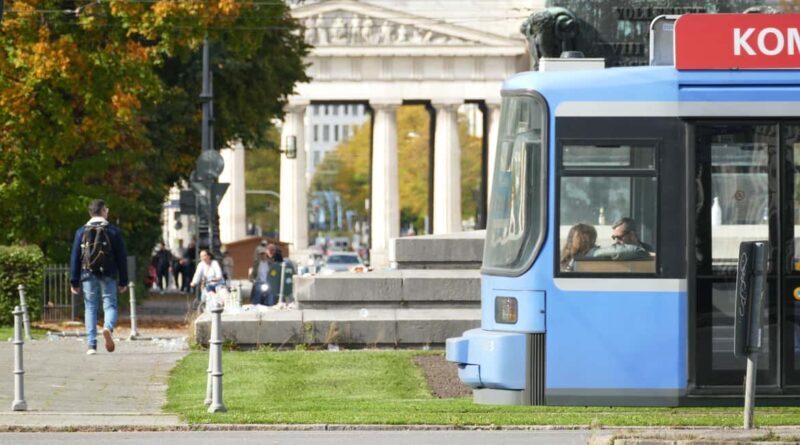 Maxvorstadt Munich: Mystery Tour from the Third Reich to the Student District - The Cost and Value