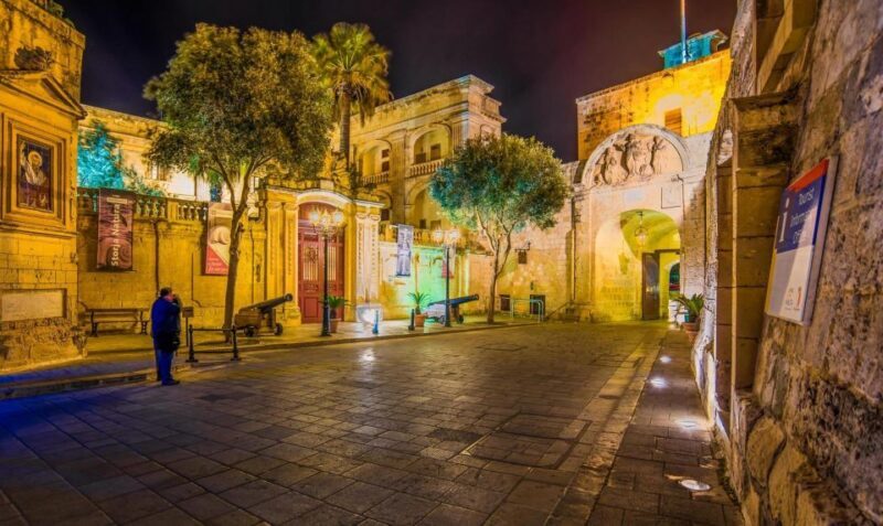 Mdina: Valletta Waterfront Area, Mdina, and Rabat Night Tour - The Tour Experience in Detail