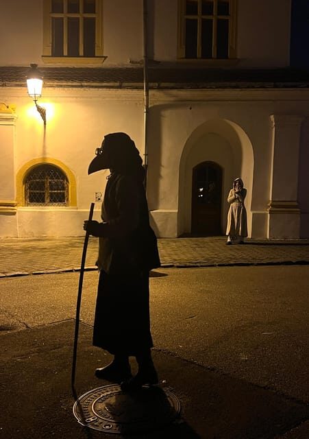 Medias: Nocturnal Macabre Tour with Doctor Plague - Visiting Key Sites