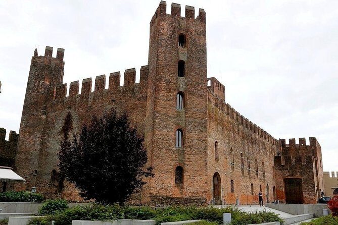 Medieval castles walled towns, Renaissance villas, ceramic, south Euganean Hills - Authentic Taste of Este’s Ceramic and Culinary Heritage