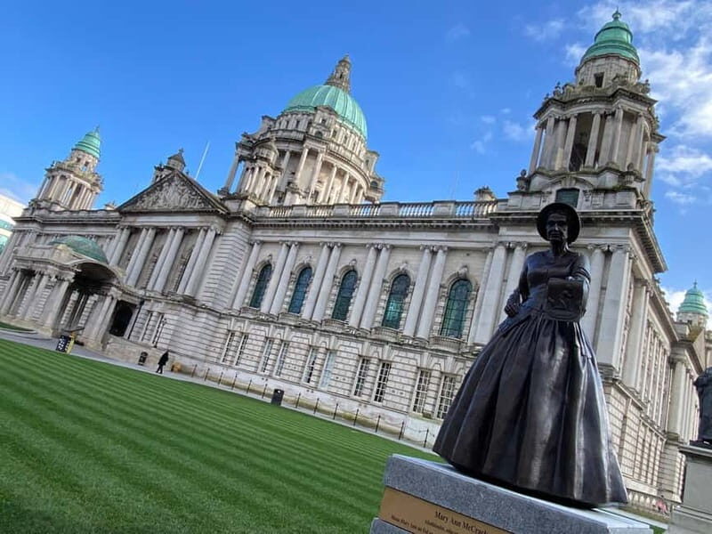 Medieval Dublin Castle.Book of Kell's & Trinity Library Tour - A Deep Dive into the Dublin Experience
