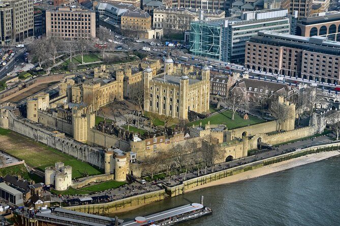 Medieval London: A Self-Guided Audio Tour from Monument to the Tower of London - The Itinerary in Detail