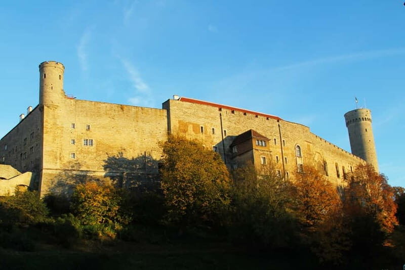 Medieval Tallinn 2-Hour Old Town Walking Tour - Climbing to Toompea Hill for the Views