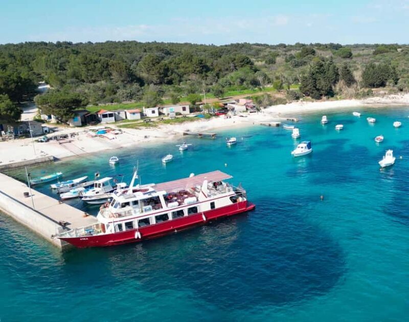 Medulin: Christmas Boat Trip with Lunch and Drinks - An In-Depth Look at the Experience