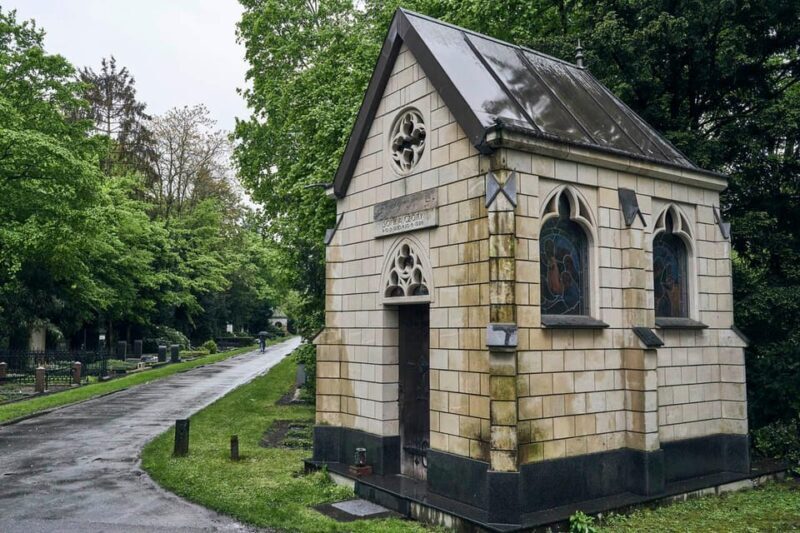Melaten Friedhof: Guided tour with all senses - A Walk Through a Living History in Cologne