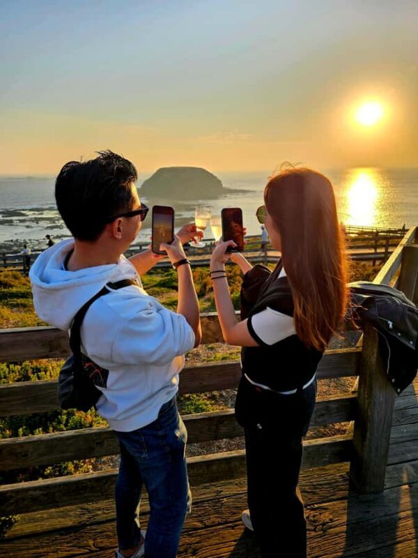 Melbourne: Boutique Phillip Island Wine, Dine & Penguin Tour - An In-Depth Look at the Phillip Island Boutique Tour