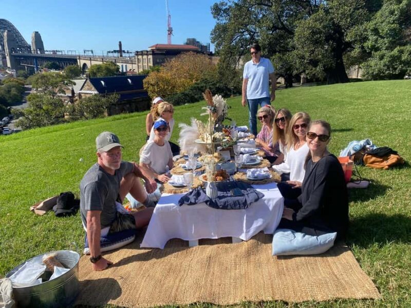 Melbourne - Luxurious pop up picnic at Fitzroy gardens - Key Points