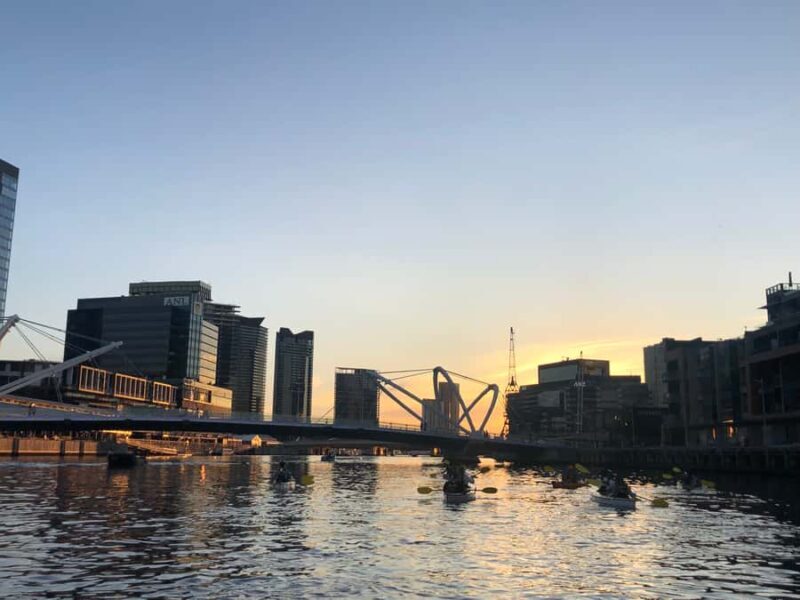 Melbourne: Sunset Kayak Tour with Dinner - Key Points