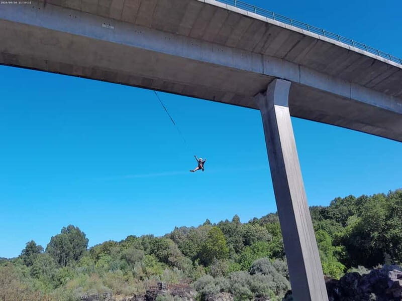 MELGAÇO: Pendular jump on the River Minho with Ruta Aventura. - What Is the Pendular Jump Experience Like?
