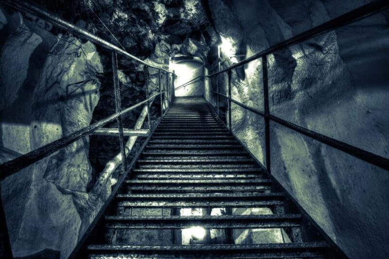 Mendig: Guided tour in the 30m deep volcanic beer cellar - Key Points