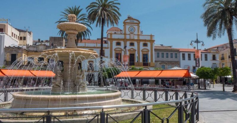 Merida: City Highlights Walking Tour - Starting Point: Puerta de la Villa