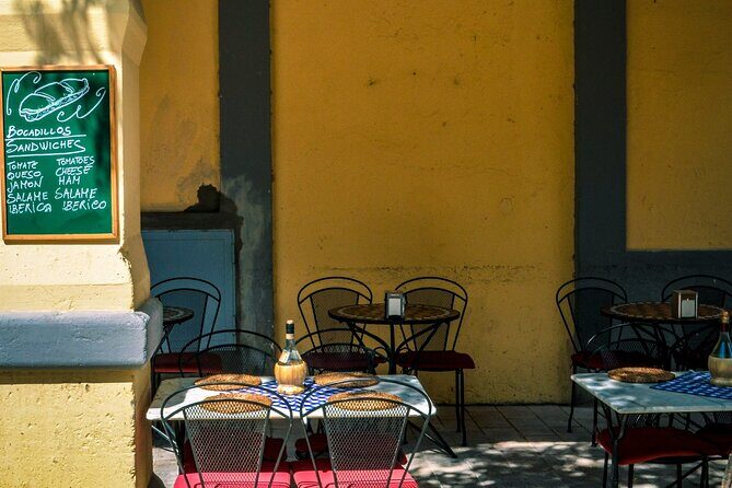 Méridas Cantina Quest: Uncover the Citys Social Spirit - A Closer Look at Méridas Cantina Quest