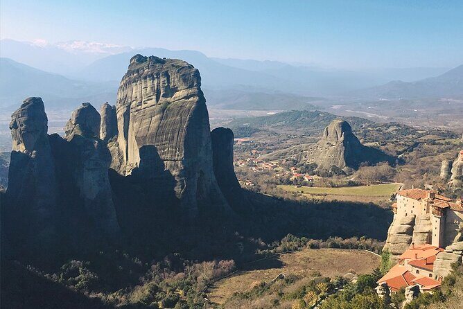 Meteora Full-Day Trip with Guide on Luxury Bus From Athens - Arriving at Meteora: The Monasteries and the Landscape