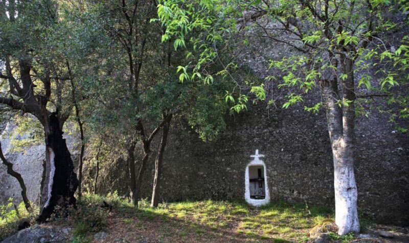 Meteora: Hiking Tour with Local Guide and Monastery Visit - Key Points