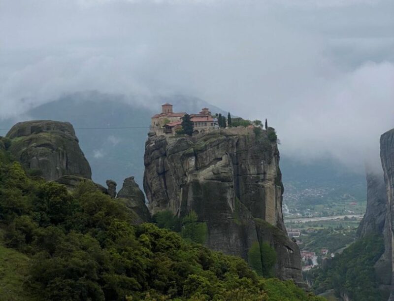 Meteora Morning Tour: Exploring the Monasteries - Visiting the Monasteries