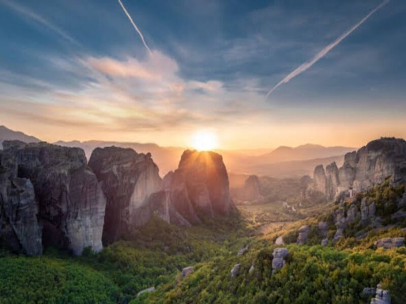 Meteora Private Full Day Tour from Athens & Free Audio Tour - Key Points