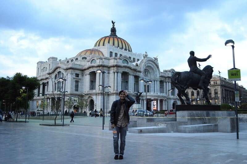 Mexico City Must-see Buildings & Palaces - Mexico City Must-see Buildings & Palaces: A Walk Through History and Art